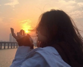 20岁的女生应该是什么样子的 这年纪的你本身就很美