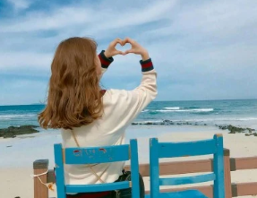 20岁的女生应该是什么样子的 这年纪的你本身就很美