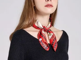 小方丝巾的系法 小方丝巾最常见的几种系法