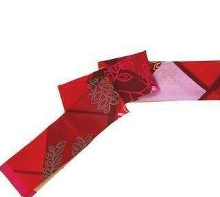 小方丝巾的系法 小方丝巾最常见的几种系法