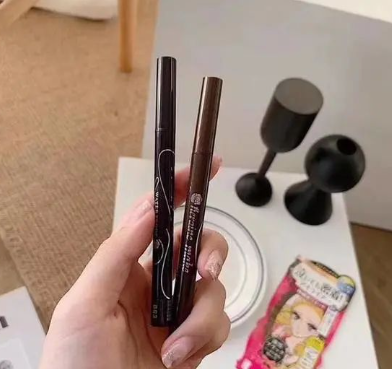 眼线算是眼妆的精髓之处了 眼线笔哪种好用