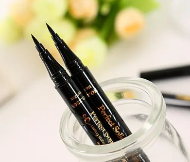 眼线算是眼妆的精髓之处了 眼线笔哪种好用