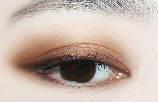 低调金色美妆实用教学 打造步骤优雅派对秒杀妆