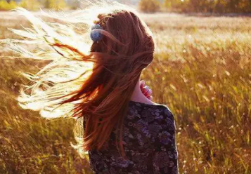 情感上不要依附于任何人 女人简单气质的一句话