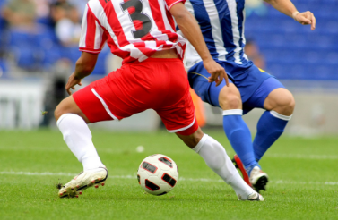 足球比赛规则简介 一场正式的篮球比赛时间是多少分钟