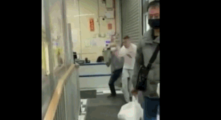 �������������ƻ��˱�һȭ�̵�