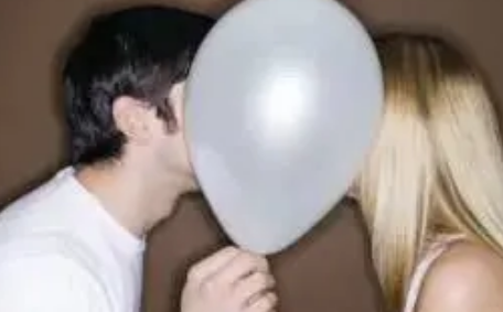 �����ж���˯�İ���Ů�� ���������Ű������ϴ�