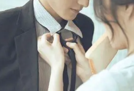 �����ж���˯�İ���Ů�� ���������Ű������ϴ�