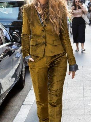 丝巾搭配的重要性 学会这些丝巾搭法