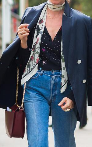 丝巾搭配的重要性 学会这些丝巾搭法