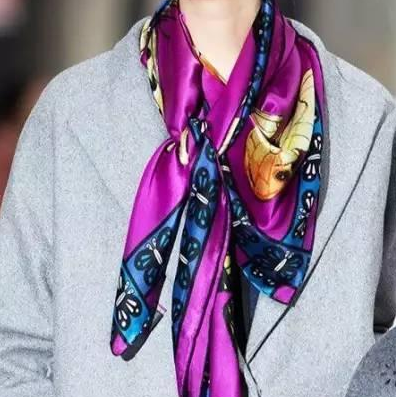 丝巾搭配的重要性 学会这些丝巾搭法