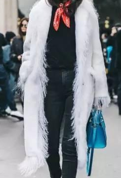 丝巾搭配的重要性 学会这些丝巾搭法