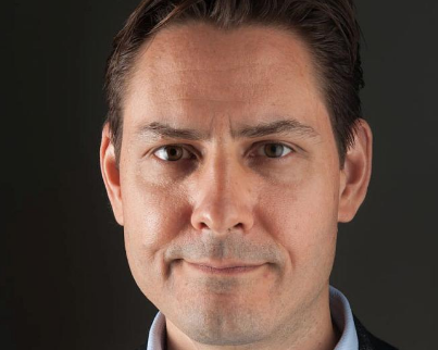 康明凯和迈克尔是什么人物