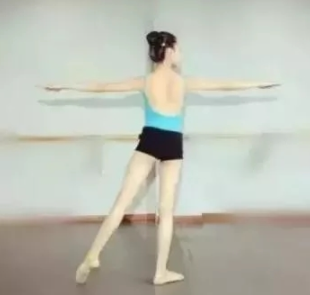 ���ַ���ϰ���� ����ѵ������