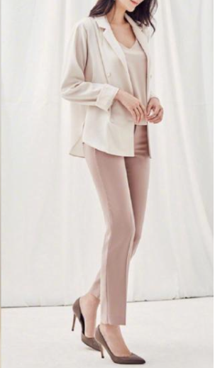 四十岁的女人穿衣打扮 穿衣别太“花哨”了