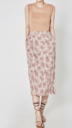 四十岁的女人穿衣打扮 穿衣别太“花哨”了