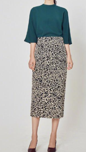 四十岁的女人穿衣打扮 穿衣别太“花哨”了