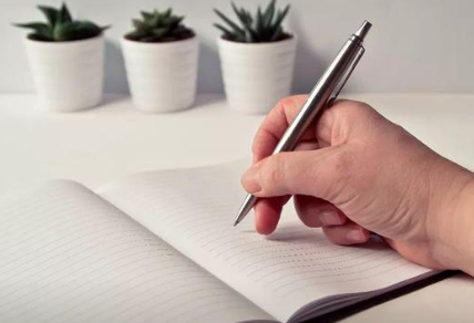 ���ڱ���ĸ�ʽ ����Ӧ�����д������