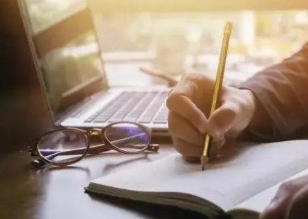 ���ڱ���ĸ�ʽ ����Ӧ�����д������