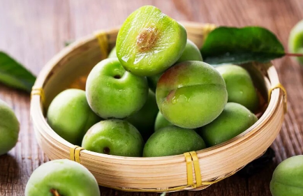 青梅汁的功效与作用 是人们最喜欢喝的一种健康饮品