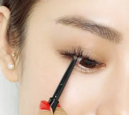 ��Ů���ӻ�ױ���� ���������ױ������