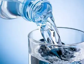 ��Ȫˮ����֮����ԷŶ�� �������ÿ�Ȫˮ��Σ��