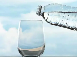 ��Ȫˮ����֮����ԷŶ�� �������ÿ�Ȫˮ��Σ��