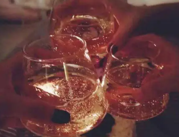 Ů�˺Ⱦƺ�ˬ�ľ��� һ��Ů�˾ƺ󾭵����