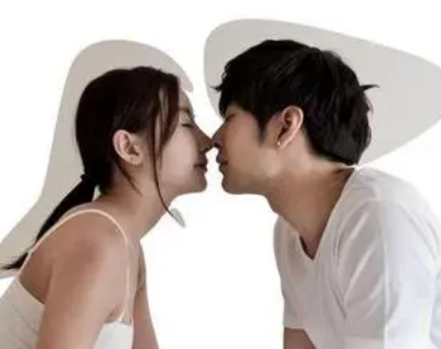 �ѻ鸾Ů�ε��Լ��ͱ��������һ�� Ԥʾ�Ž�����Ĺ�����һ��