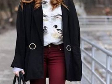 酒红色忌讳搭配什么颜色 酒红色衣服的搭配建议