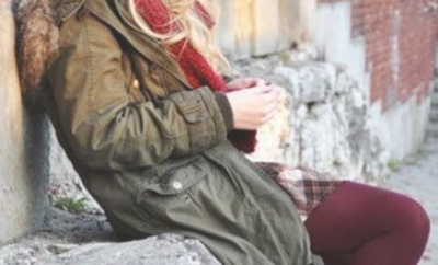 酒红色忌讳搭配什么颜色 酒红色衣服的搭配建议