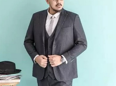 胖男人穿衣搭配技巧 多穿冷色系的服装