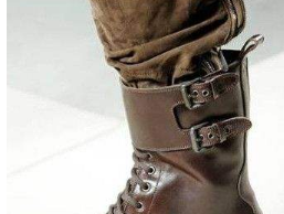 男士穿靴子配裤子图片 男士黑色靴子搭配