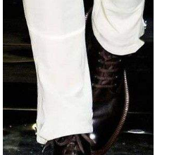 男士穿靴子配裤子图片 男士黑色靴子搭配