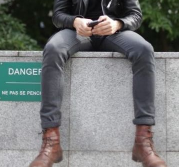 男士穿靴子配裤子图片 男士黑色靴子搭配