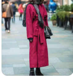 红裙子搭配什么颜色的围巾 搭配卡其色围巾