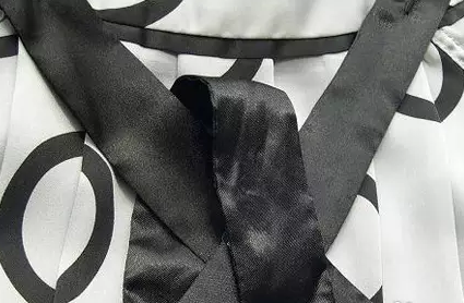 如何打蝴蝶结腰带图解 腰带的蝴蝶结的系法图解