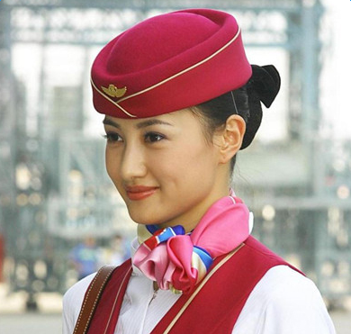 新版空姐丝巾系法图解 优雅空姐亲身示范
