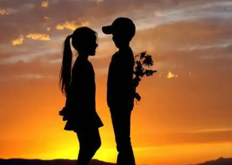 ��һ�޶��Ķ����ǳ�Ů �����ɾ�����ײ������Ů����