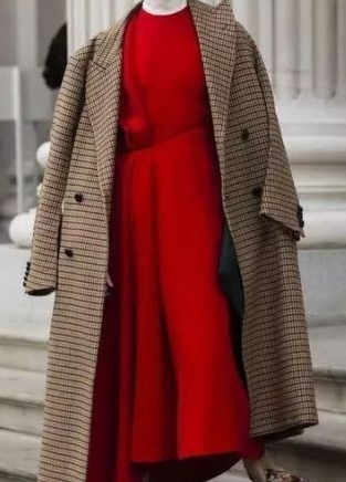 红裙子怎么搭配 红裙子搭配什么衣服