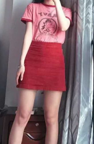 红裙子怎么搭配 红裙子搭配什么衣服