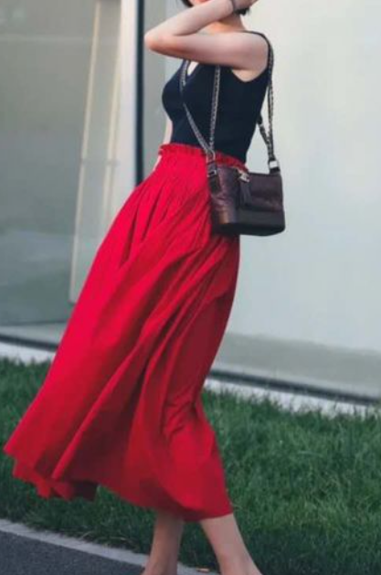 红裙子怎么搭配 红裙子搭配什么衣服