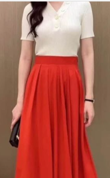 红裙子怎么搭配 红裙子搭配什么衣服