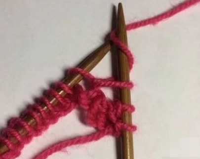 粗线围巾的几种编织方法 具体编织方法如下