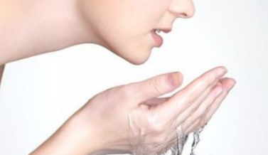 40岁女人用什么护肤品合适 年龄成为你爱美路上的绊脚石