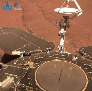 “天问一号”传回火星全新影像图 从火星表面传回自拍照
