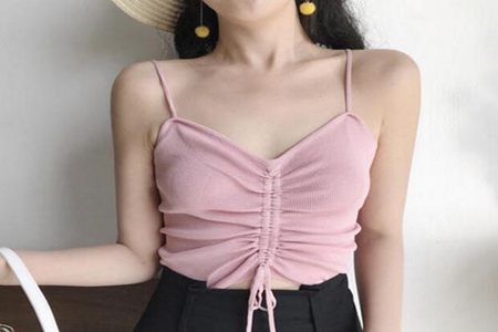 超短裙搭配什么上衣好看 明艳艳的人比花娇