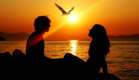 恋爱脑的女生是什么样的 会因为爱情而忽略自己的发展