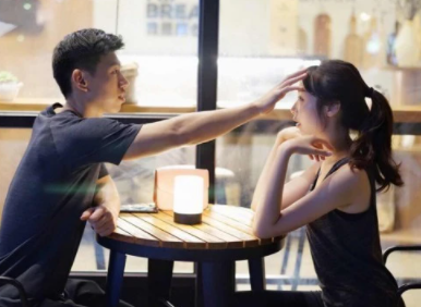 爱一个人的表现有哪些 分不出这是不是爱的表现