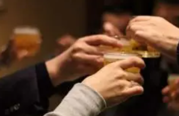 都说酒可以解世间的千百愁 喝酒的段子精辟句子